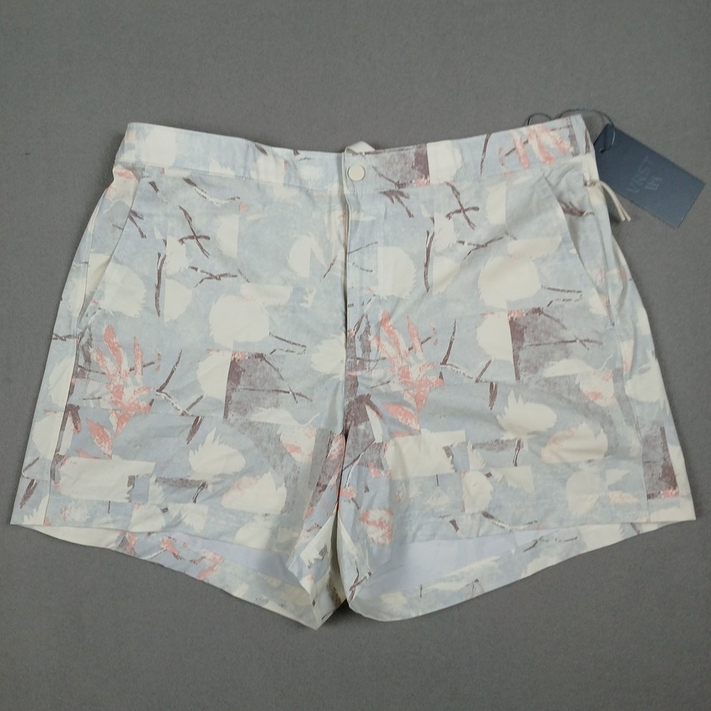NWT VRST Men's Large  5" Resort Shorts Print Light Blue Floral Multi Brief Liner